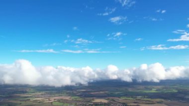 İngiltere üzerindeki Hızlı Kış Bulutlarının En İyi Görüntüsü