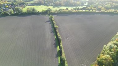 İngiltere 'nin Bedfordshire, İngiltere' deki İngiliz Kırsal Köyü 'nün Hava Hızı Görüntüsü. 30 Ekim 2023