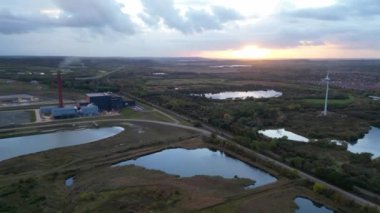 İngiltere 'nin Bedfordshire, İngiltere' deki İngiliz Kırsal Köyü 'nün Hava Hızı Görüntüsü. 30 Ekim 2023