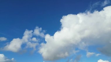 İngiltere üzerinde bulutlar ve gökyüzü