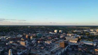 İngiltere 'nin merkez Luton şehrinin yüksek açılı görüntüsü. 23 Ekim 2023
