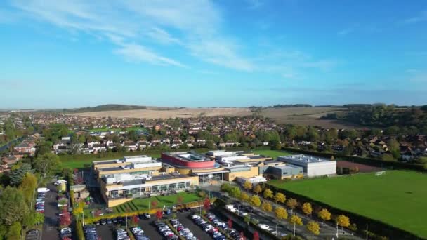 High Angle View Sixth Form College Area East Luton City — Stockvideo
