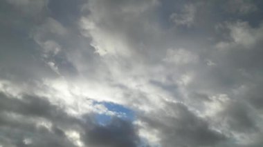 İngiltere üzerinde dramatik Kış Bulutları