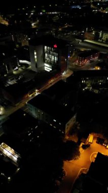 Soğuk Gece sırasında British City 'nin hava görüntüsü. Luton, İngiltere
