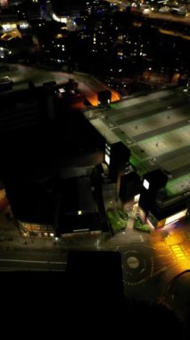 Soğuk Gece sırasında British City 'nin hava görüntüsü. Luton, İngiltere