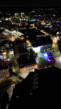 Soğuk Gece sırasında British City 'nin hava görüntüsü. Luton, İngiltere