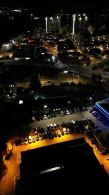 Soğuk Gece sırasında British City 'nin hava görüntüsü. Luton, İngiltere