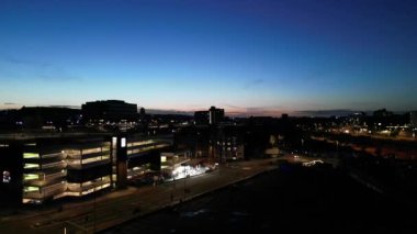 Soğuk Gece sırasında British City 'nin hava görüntüsü. Luton, İngiltere