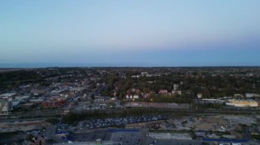 Soğuk Gece sırasında British City 'nin hava görüntüsü. Luton, İngiltere