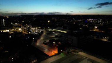 Soğuk Gece sırasında British City 'nin hava görüntüsü. Luton, İngiltere