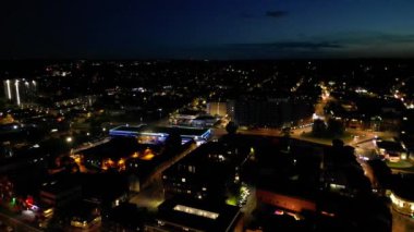 Soğuk Gece sırasında British City 'nin hava görüntüsü. Luton, İngiltere
