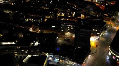 Soğuk Gece sırasında British City 'nin hava görüntüsü. Luton, İngiltere