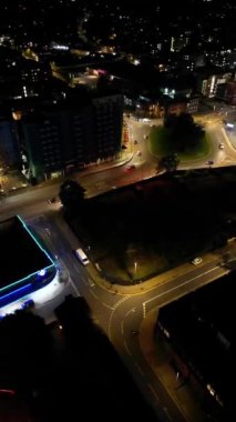 Soğuk Gece sırasında British City 'nin hava görüntüsü. Luton, İngiltere