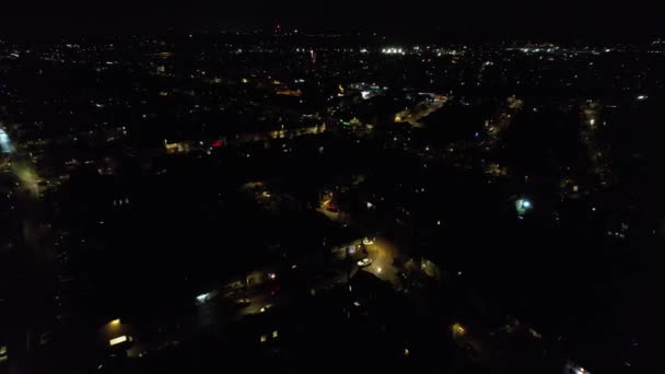 Widok Lotu Ptaka Podświetlone Miasto Podczas Ciemnej Nocy Fajerwerków Żywo — Wideo stockowe