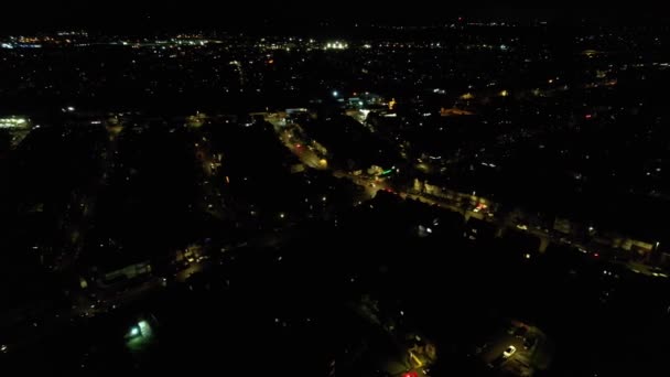 Luchtfoto Van Verlichte Stad Tijdens Donkere Nacht Live Vuurwerk Nieuwjaarsavond — Stockvideo