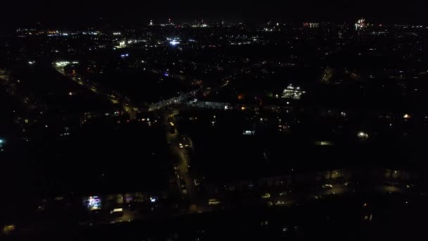 Widok Lotu Ptaka Podświetlone Miasto Podczas Ciemnej Nocy Fajerwerków Żywo — Wideo stockowe
