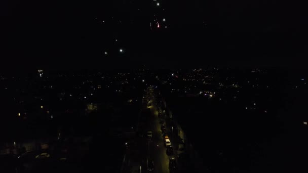 Aerial View Illuminated City Dark Night Live Fyrverkeri Nyttårskvelden Luton – stockvideo