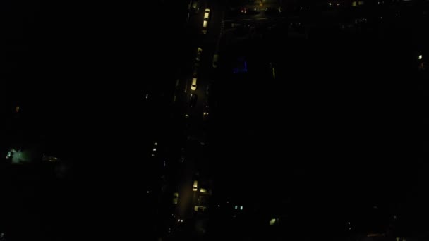 Воздушный Вид Иллюминированный Город Время Темной Ночи Фейерверк Новогоднюю Ночь — стоковое видео