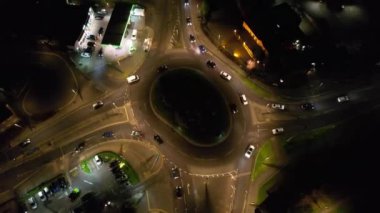 İngiliz Otoyolları ve Luton Şehrinden Geçiş Açısının Hızlandırılmış Yüksek Görüntüleri