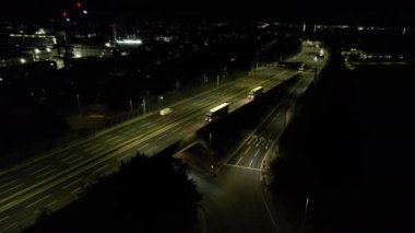 İngiliz Otoyolları ve Luton Şehrinden Geçiş Açısının Hızlandırılmış Yüksek Görüntüleri