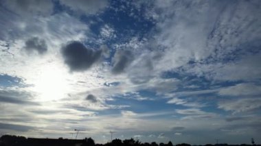 İngiltere 'de Hızlı Hareket Eden Bulutların Zaman Hızı Görüntüsü