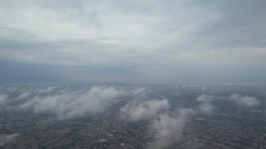 İngiltere 'de Hızlı Hareket Eden Bulutların Zaman Hızı Görüntüsü