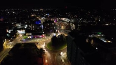 İngiliz Otoyolları ve Luton Şehrinden Geçiş Açısının Hızlandırılmış Yüksek Görüntüleri