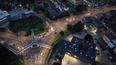 İngiliz Otoyolları ve Luton Şehrinden Geçiş Açısının Hızlandırılmış Yüksek Görüntüleri