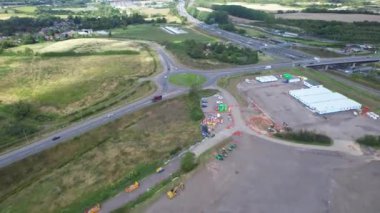 İngiliz Otoyolları ve Luton Şehrinden Geçiş Açısının Hızlandırılmış Yüksek Görüntüleri