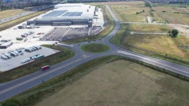 İngiliz Otoyolları ve Luton Şehrinden Geçiş Açısının Hızlandırılmış Yüksek Görüntüleri