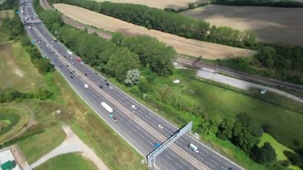 英国公路的高角度时差及通过卢顿市的交通情况 — 图库视频影像