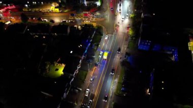Gece boyunca Kuzey Luton şehrinin hava görüntüsü. İngiltere 3 Kasım 2023