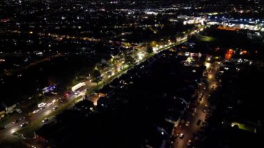 Gece boyunca Kuzey Luton şehrinin hava görüntüsü. İngiltere 3 Kasım 2023
