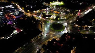 İngiltere 'nin Aydınlanmış Kuzey Luton şehrinin Gece Boyunca Yüksek Açı Görüntüsü