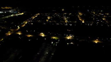 İngiltere 'nin Aydınlanmış Kuzey Luton şehrinin Gece Boyunca Yüksek Açı Görüntüsü