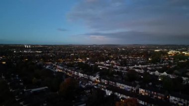 İngiltere 'nin Aydınlanmış Kuzey Luton şehrinin Gece Boyunca Yüksek Açı Görüntüsü