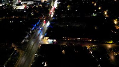 İngiltere 'nin Aydınlanmış Kuzey Luton şehrinin Gece Boyunca Yüksek Açı Görüntüsü