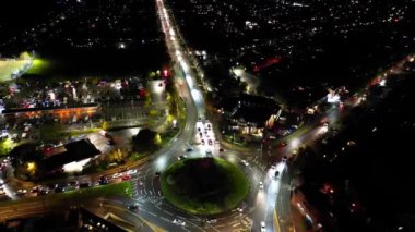 İngiltere 'nin Aydınlanmış Kuzey Luton şehrinin Gece Boyunca Yüksek Açı Görüntüsü