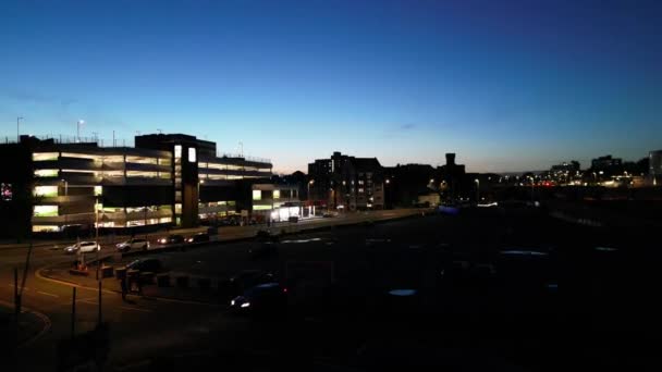 Filmagem Alto Ângulo Cidade Iluminada Luton Inglaterra Durante Noite Outubro — Vídeo de Stock