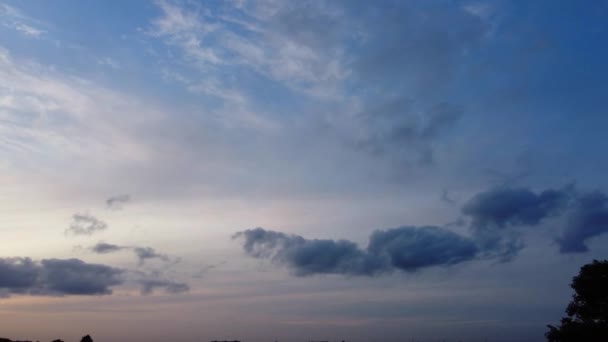 Himmel Und Bunte Wolken Über England — Stockvideo