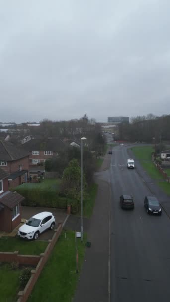 2024年1月11日寒冷多云的英国北安普敦郡科尔比镇的高角景观 — 图库视频影像