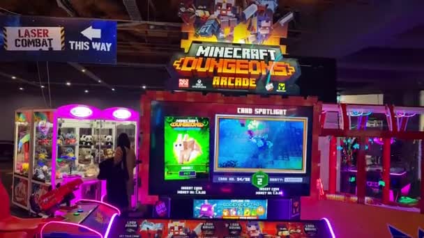 Fun Machines Games Galaxy Plaza Tour Night Que Está Localizado — Vídeo de Stock