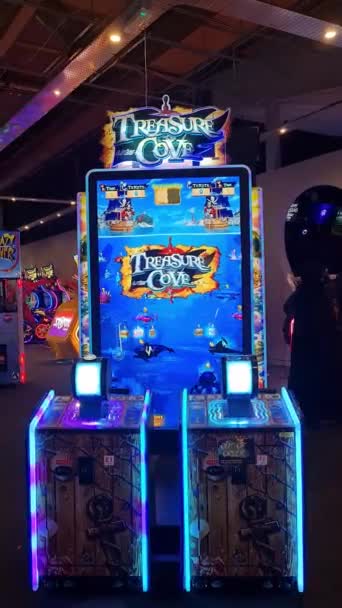 Fun Machines Games Galaxy Plaza Tour Night Que Está Localizado — Vídeo de Stock