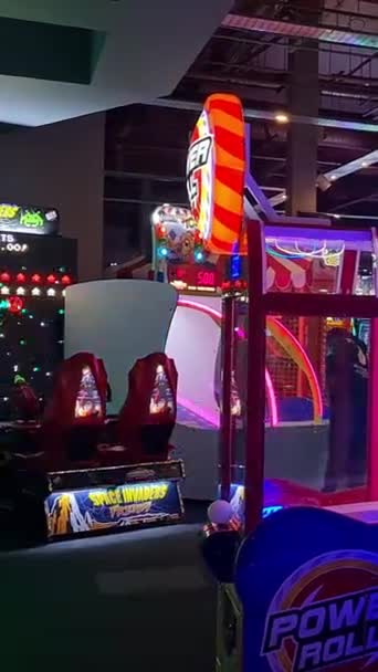 Fun Machines Games Galaxy Plaza Tour Night Qui Est Situé — Video