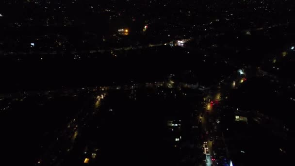 夜のイギリスのイルミネーションルートン市の航空写真 2月17日 2024年 — ストック動画