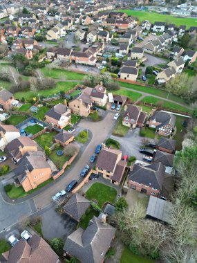 İngiltere üzerinde günbatımında Luton City 'nin yüksek açılı görüntüsü. 19 Şubat 2024