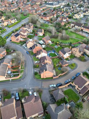 İngiltere üzerinde günbatımında Luton City 'nin yüksek açılı görüntüsü. 19 Şubat 2024