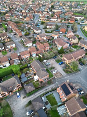 İngiltere üzerinde günbatımında Luton City 'nin yüksek açılı görüntüsü. 19 Şubat 2024