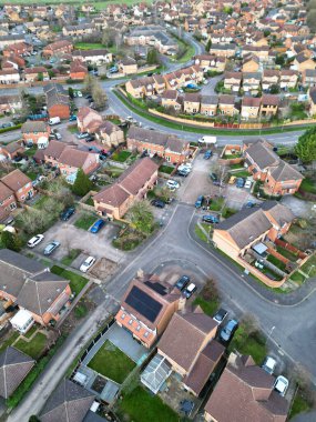 İngiltere üzerinde günbatımında Luton City 'nin yüksek açılı görüntüsü. 19 Şubat 2024