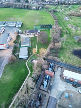 İngiltere üzerinde günbatımında Luton City 'nin yüksek açılı görüntüsü. 19 Şubat 2024